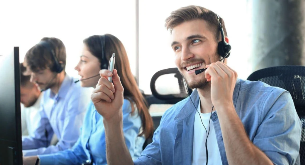 Are AI Voice Agents Replacing Human Call Center Agents?
