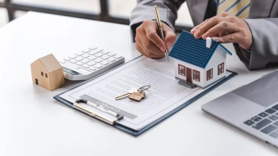 Long-Term vs. Short-Term Investors in Off-Plan Properties in the UAE